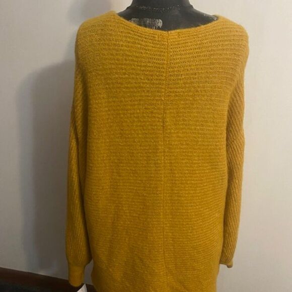 Theo & Spense Knit Fuzzy Mustard V-neck sweater, size 1X - Picture 2 of 4